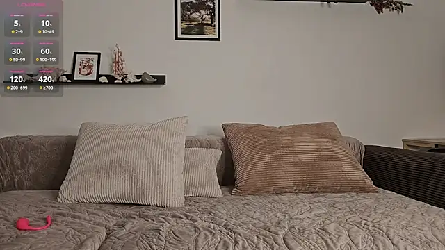 Snapshot of HotFrictions chatting on 6, 10, 2025 HotFrictions online show from 6, 10, 2025