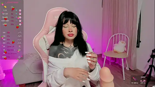 Snapshot of AlinaLukyanova chatting on 8, 11, 2025 AlinaLukyanova online show from 8, 11, 2025