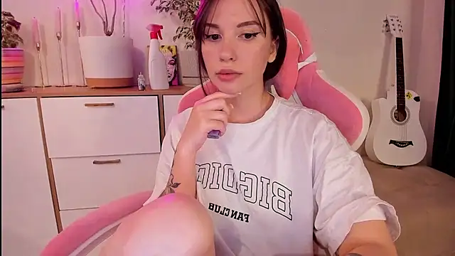 Snapshot of Voytinyme chatting on 15, 10, 2025 Voytinyme online show from 15, 10, 2025