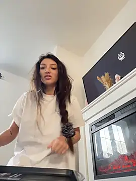 Snapshot of naughtybella05 chatting on 24, 11, 2025 naughtybella05 online show from 24, 11, 2025