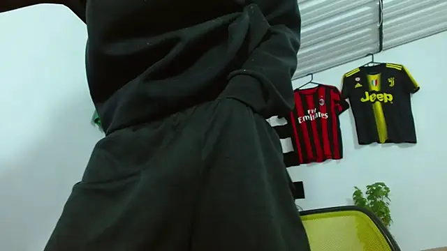 Snapshot of skinny23cm chatting on 22, 2, 2026 skinny23cm online show from 22, 2, 2026