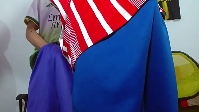 Snapshot of skinny23cm chatting on 25, 2, 2026 skinny23cm online show from 25, 2, 2026