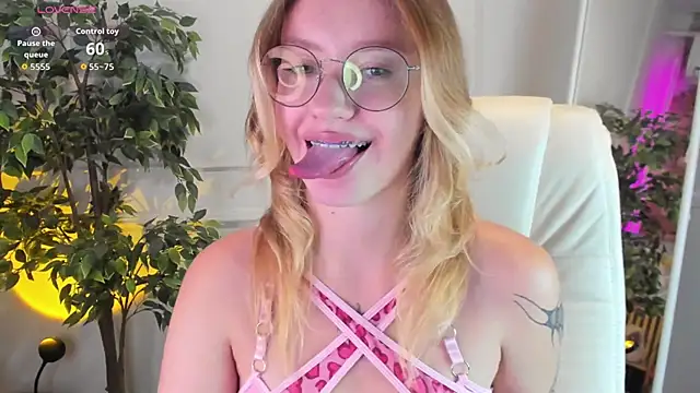 Nerissa xo online show from 2, 10, 2025