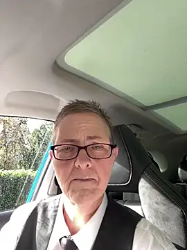 Snapshot of Curvy-Jinx chatting on 10, 9, 2025 Curvy-Jinx online show from 10, 9, 2025