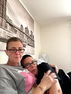 Snapshot of Curvy-Jinx chatting on 13, 9, 2025 Curvy-Jinx online show from 13, 9, 2025