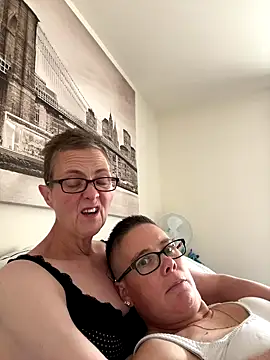 Snapshot of Curvy-Jinx chatting on 19, 9, 2025 Curvy-Jinx online show from 19, 9, 2025