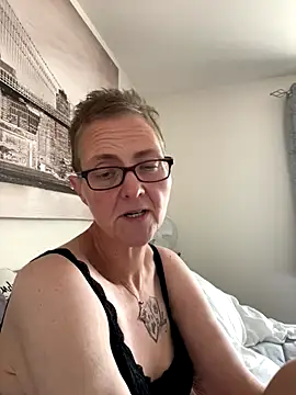 Snapshot of Curvy-Jinx chatting on 23, 9, 2025 Curvy-Jinx online show from 23, 9, 2025