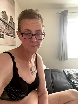 Snapshot of Curvy-Jinx chatting on 28, 9, 2025 Curvy-Jinx online show from 28, 9, 2025