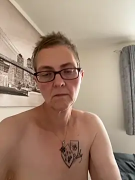 Snapshot of Curvy-Jinx chatting on 2, 10, 2025 Curvy-Jinx online show from 2, 10, 2025