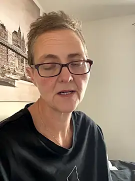 Snapshot of Curvy-Jinx chatting on 9, 10, 2025 Curvy-Jinx online show from 9, 10, 2025