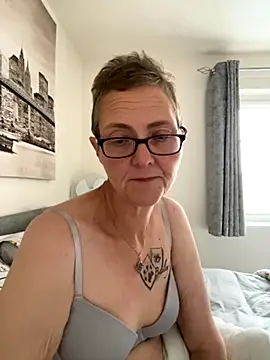 Snapshot of Curvy-Jinx chatting on 15, 10, 2025 Curvy-Jinx online show from 15, 10, 2025