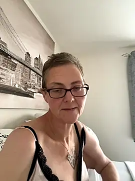 Snapshot of Curvy-Jinx chatting on 19, 10, 2025 Curvy-Jinx online show from 19, 10, 2025