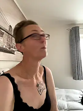 Snapshot of Curvy-Jinx chatting on 22, 10, 2025 Curvy-Jinx online show from 22, 10, 2025