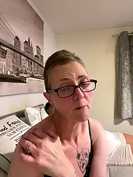 Snapshot of Curvy-Jinx chatting on 23, 10, 2025 Curvy-Jinx online show from 23, 10, 2025