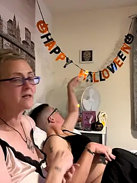 Snapshot of Curvy-Jinx chatting on 30, 10, 2025 Curvy-Jinx online show from 30, 10, 2025