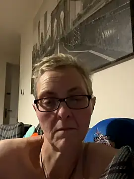 Snapshot of Curvy-Jinx chatting on 2, 11, 2025 Curvy-Jinx online show from 2, 11, 2025