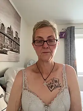 Snapshot of Curvy-Jinx chatting on 2, 11, 2025 Curvy-Jinx online show from 2, 11, 2025