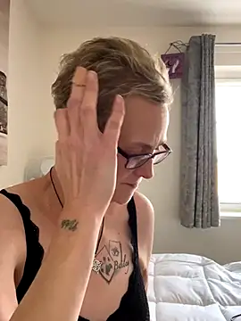 Snapshot of Curvy-Jinx chatting on 4, 11, 2025 Curvy-Jinx online show from 4, 11, 2025