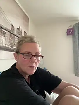 Snapshot of Curvy-Jinx chatting on 6, 11, 2025 Curvy-Jinx online show from 6, 11, 2025