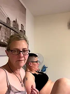 Snapshot of Curvy-Jinx chatting on 8, 11, 2025 Curvy-Jinx online show from 8, 11, 2025