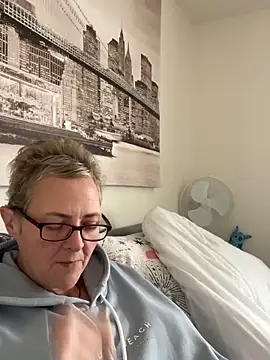 Snapshot of Curvy-Jinx chatting on 9, 11, 2025 Curvy-Jinx online show from 9, 11, 2025