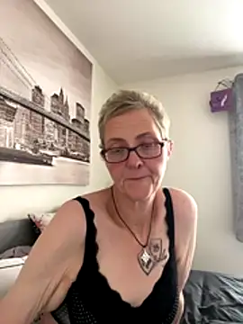 Snapshot of Curvy-Jinx chatting on 11, 11, 2025 Curvy-Jinx online show from 11, 11, 2025