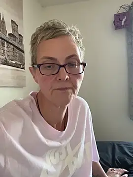 Snapshot of Curvy-Jinx chatting on 17, 11, 2025 Curvy-Jinx online show from 17, 11, 2025