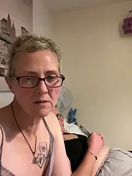 Snapshot of Curvy-Jinx chatting on 18, 11, 2025 Curvy-Jinx online show from 18, 11, 2025