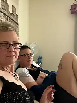 Snapshot of Curvy-Jinx chatting on 22, 11, 2025 Curvy-Jinx online show from 22, 11, 2025