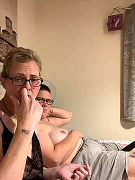 Snapshot of Curvy-Jinx chatting on 27, 11, 2025 Curvy-Jinx online show from 27, 11, 2025