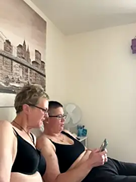 Snapshot of Curvy-Jinx chatting on 3, 12, 2025 Curvy-Jinx online show from 3, 12, 2025