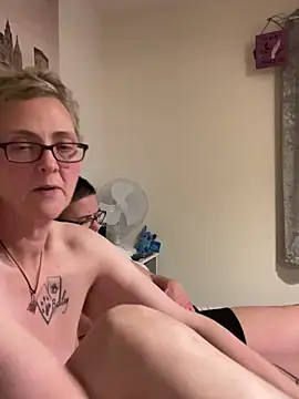 Snapshot of Curvy-Jinx chatting on 3, 12, 2025 Curvy-Jinx online show from 3, 12, 2025