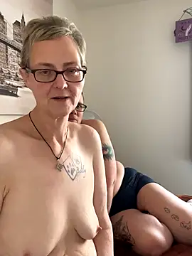 Snapshot of Curvy-Jinx chatting on 5, 12, 2025 Curvy-Jinx online show from 5, 12, 2025