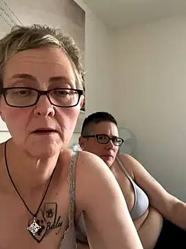 Snapshot of Curvy-Jinx chatting on 15, 12, 2025 Curvy-Jinx online show from 15, 12, 2025