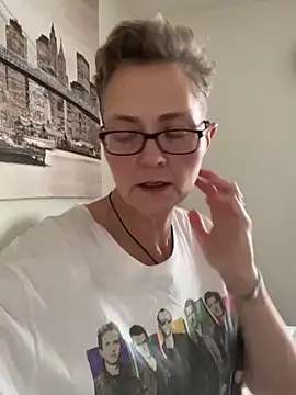 Curvy-Jinx online show from 13, 2, 2026