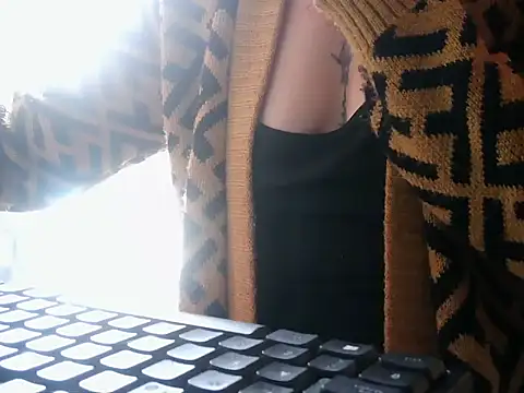 Snapshot of muscle_mommyy chatting on 9, 9, 2025 muscle mommyy online show from 9, 9, 2025