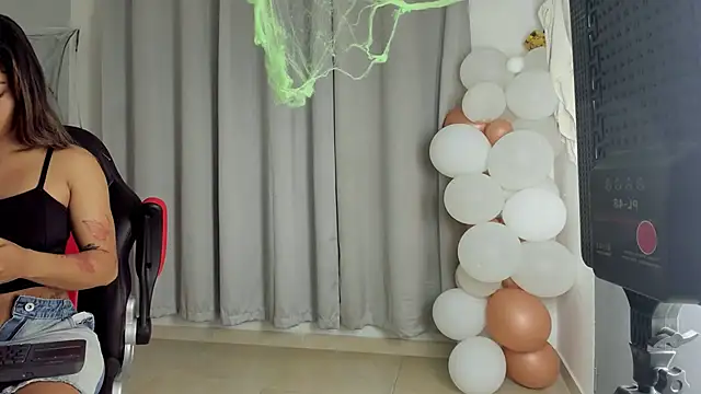 Snapshot of rachell_owen chatting on 20, 10, 2025 rachell owen online show from 20, 10, 2025