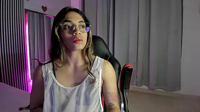 Snapshot of rachell_owen chatting on 5, 12, 2025 rachell owen online show from 5, 12, 2025