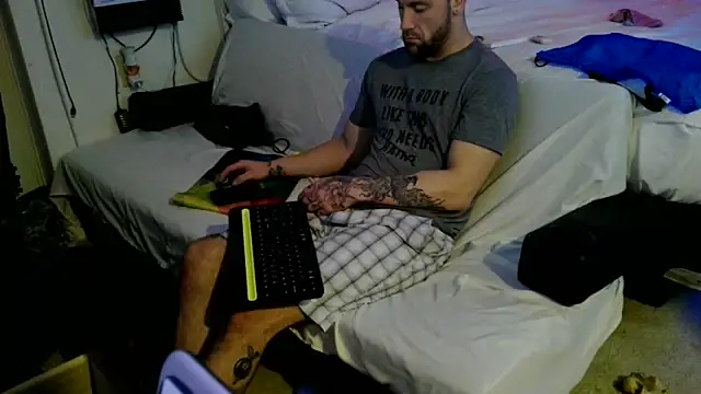 Snapshot of Luv2SuckBWC92 chatting on 19, 10, 2025 Luv2SuckBWC92 online show from 19, 10, 2025