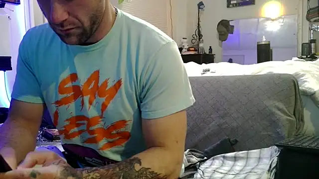 Snapshot of Luv2SuckBWC92 chatting on 29, 11, 2025 Luv2SuckBWC92 online show from 29, 11, 2025