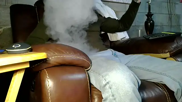 Luv2SuckBWC92 online show from 21, 12, 2025