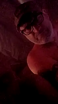 Luv2SuckBWC92 online show from 20, 3, 2026