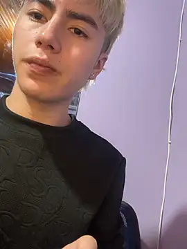 Snapshot of AlexanderCollman chatting on 4, 12, 2025 AlexanderCollman online show from 4, 12, 2025