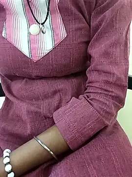 Snapshot of Alia-00 chatting on 4, 11, 2025 Alia-00 online show from 4, 11, 2025