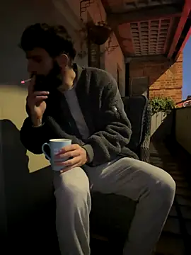 Snapshot of Michel_huge chatting on 11, 11, 2025 Michel huge online show from 11, 11, 2025