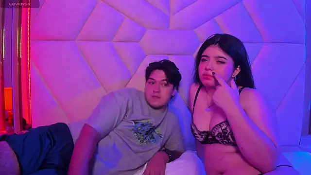 EmilyANDrew  online show from 10, 11, 2025