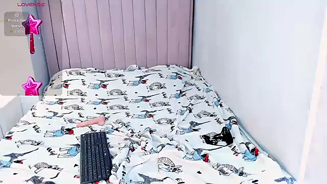 Snapshot of CandySays chatting on 27, 10, 2025 CandySays online show from 27, 10, 2025