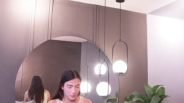 Ariaa Isabell online show from 9, 4, 2026