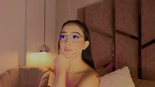Snapshot of scarlethlux chatting on 17, 6, 2026 scarlethlux online show from 17, 6, 2026