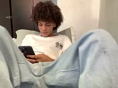 Snapshot of Max_Rain chatting on 27, 4, 2026 Max Rain online show from 27, 4, 2026